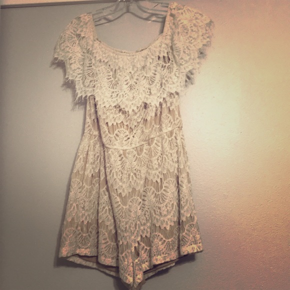 Adorable off the shoulder romper - Picture 1 of 2